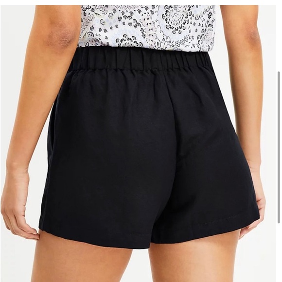 LOFT black pleated pull on shorts size-S - Picture 2 of 3
